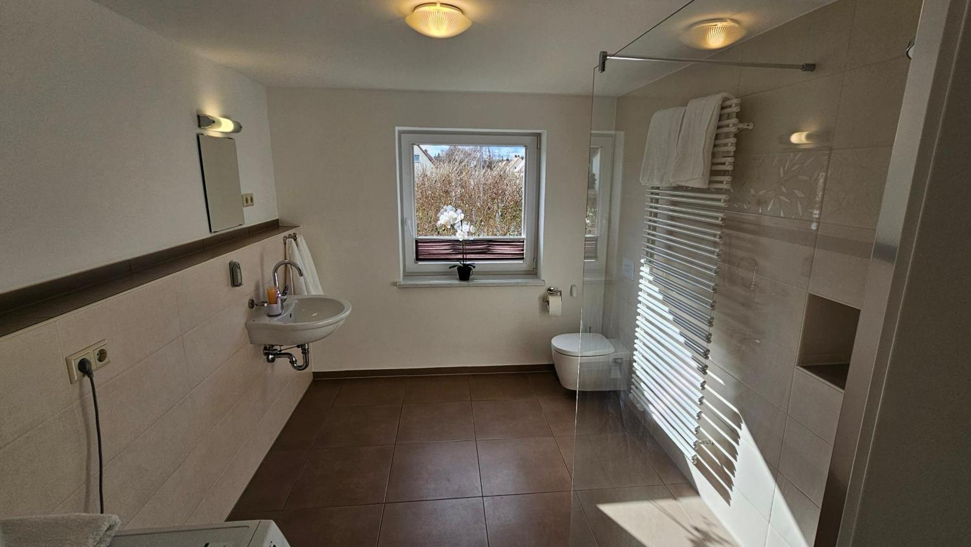 Sehr Schoenes Und Grosses Haus In Dresden - Partys Und Andere Feierlichkeiten Sind Wegen Eventueller Laermbelaestigung Nicht Gestattet Exterior foto
